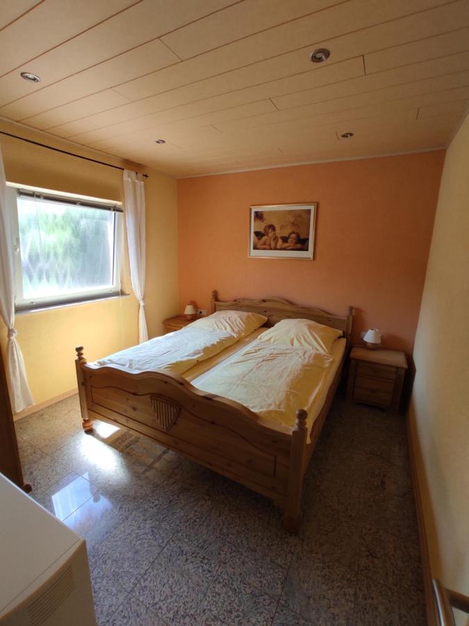 Moselferienweingut Schaefer Apartment Wintrich Bagian luar foto