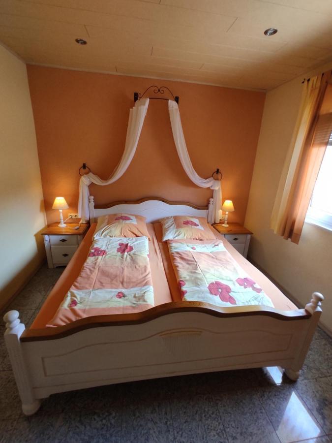 Moselferienweingut Schaefer Apartment Wintrich Bagian luar foto