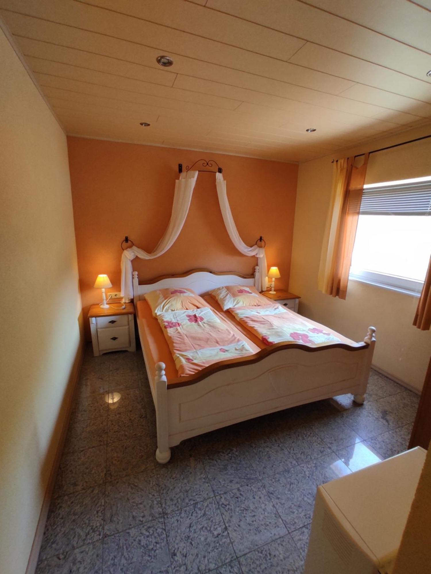 Moselferienweingut Schaefer Apartment Wintrich Ruang foto
