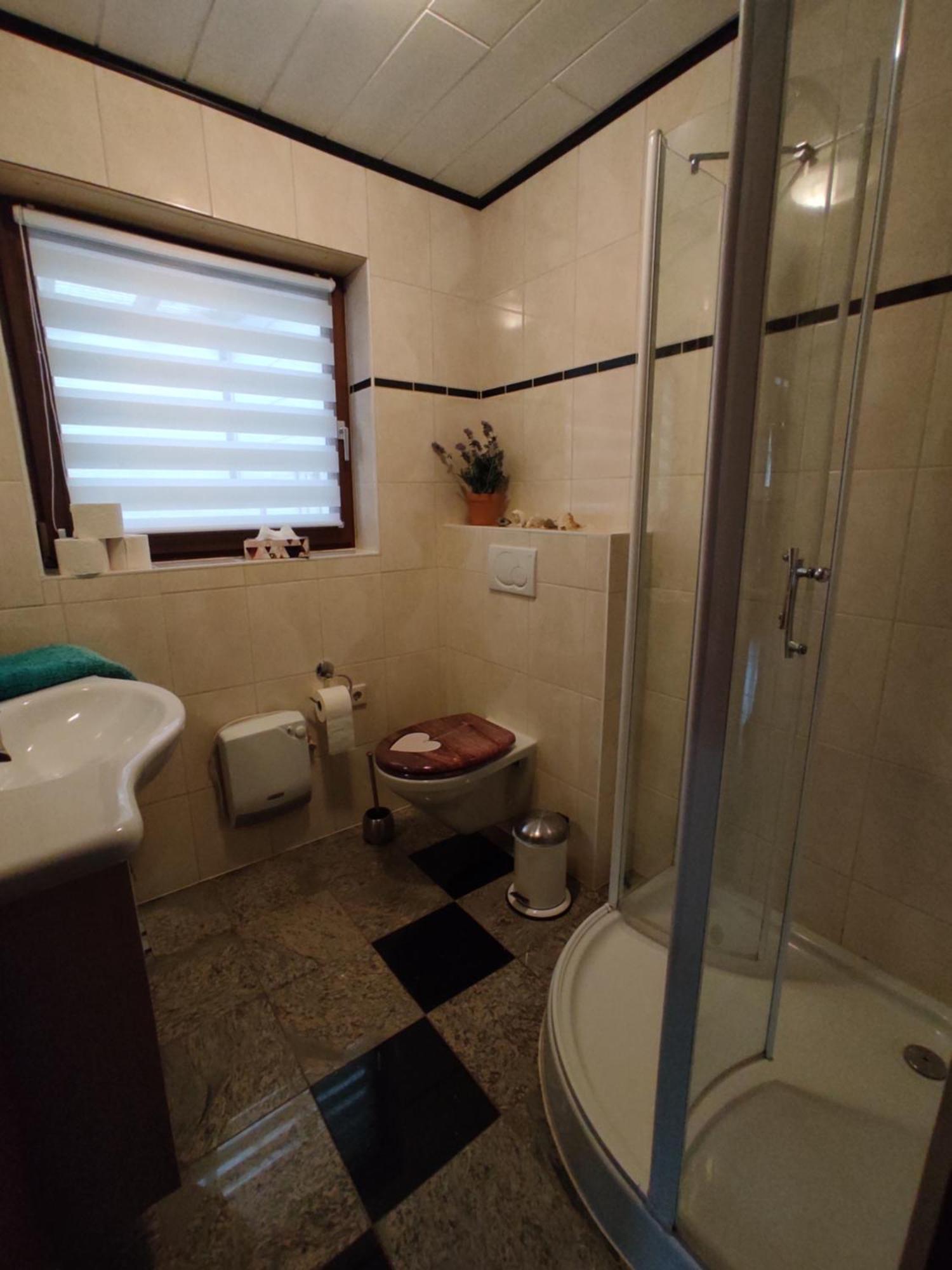 Moselferienweingut Schaefer Apartment Wintrich Ruang foto