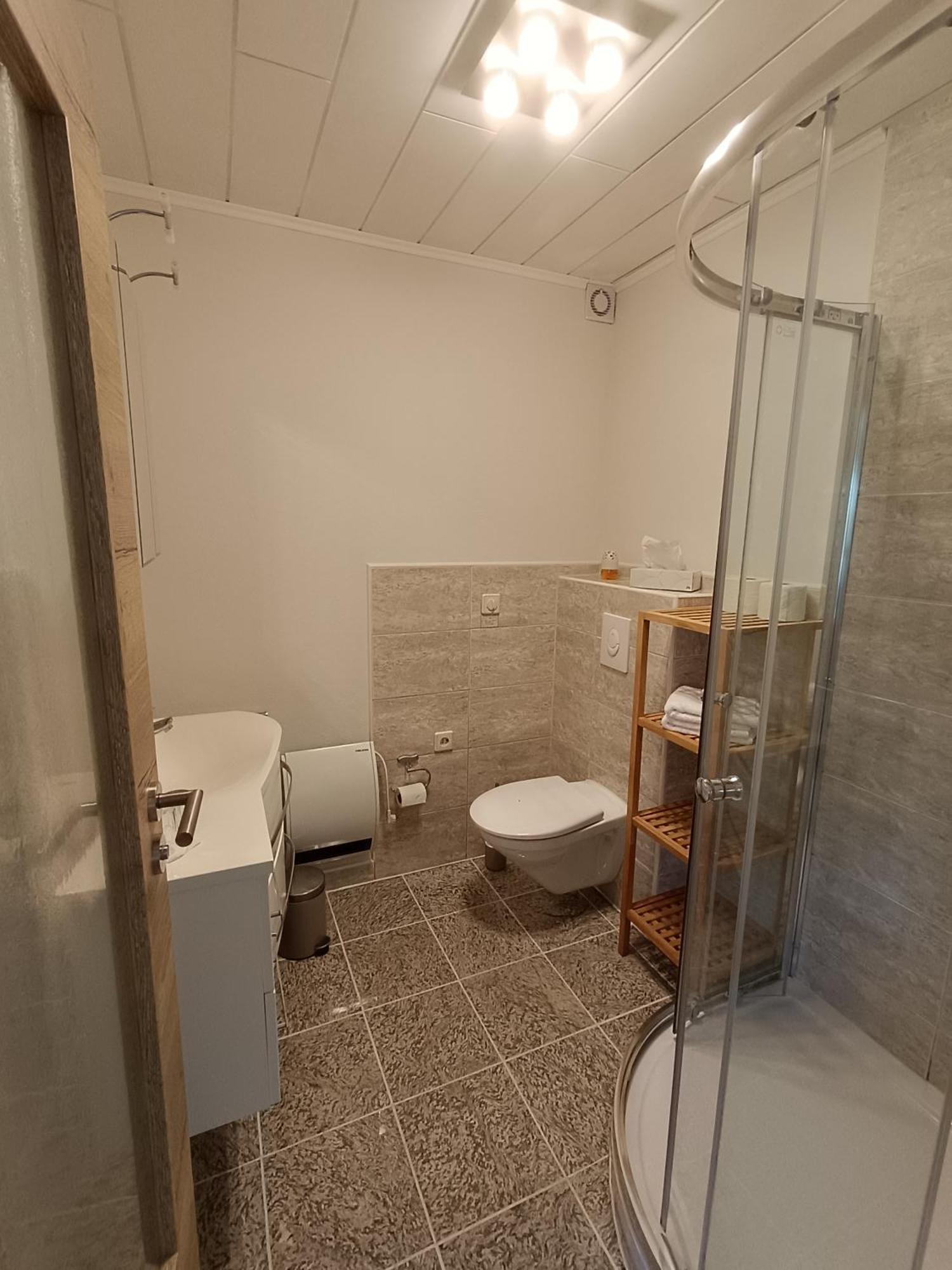 Moselferienweingut Schaefer Apartment Wintrich Ruang foto